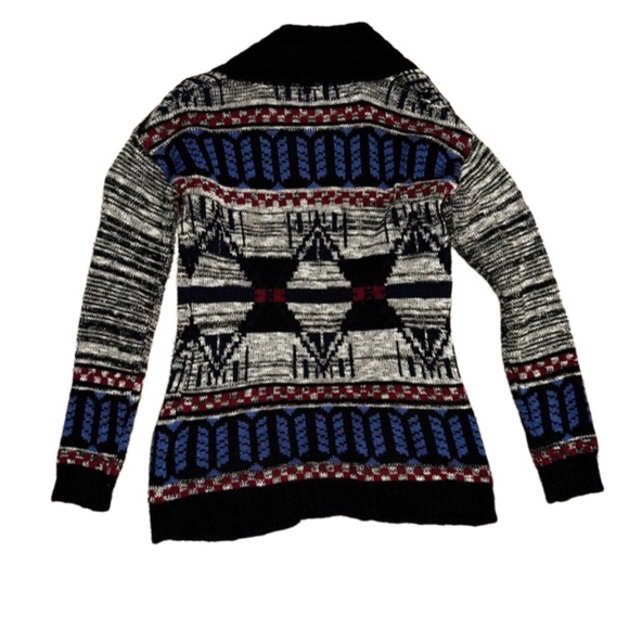 Cozy Patterned Sweater - Picture 6 of 6